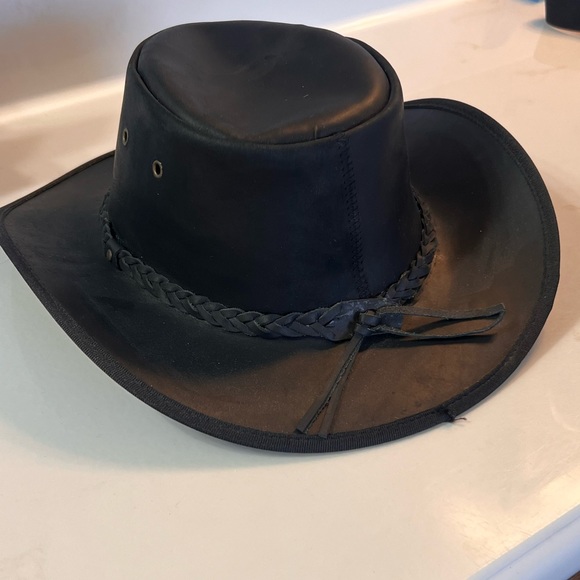 Lone Wolf Crushable Buffalo Leather Hat, UPF 50+ and Water Resistant - Picture 2 of 3